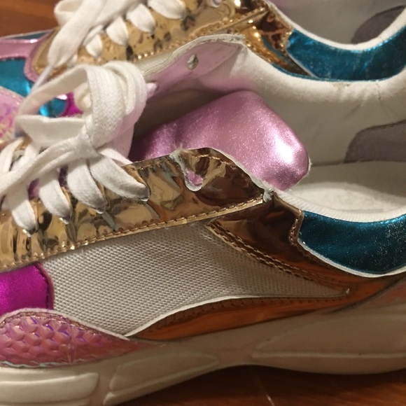 Steve Madden Merit Metallic Sneaker - Picture 6 of 6